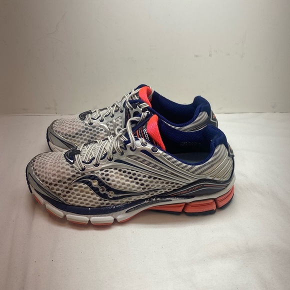 Saucony Triumph women’s size 9.5 in fair condition - Picture 1 of 10